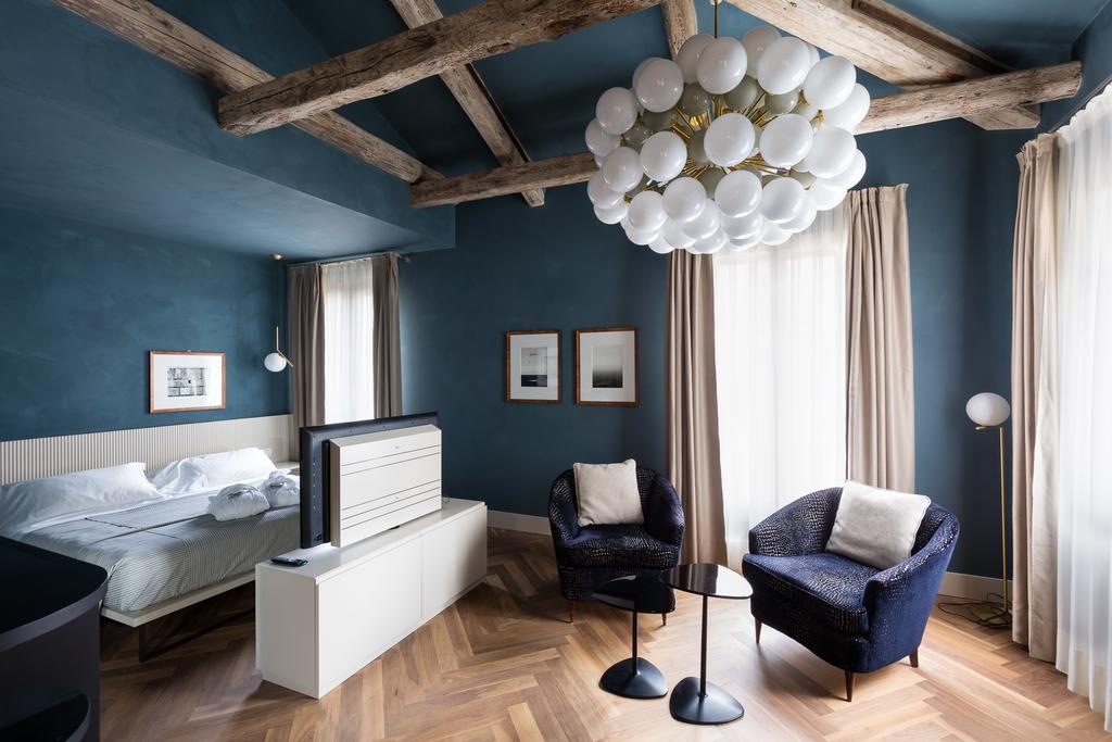 Suite Lit King-Size avec Spa - Vue sur Canal